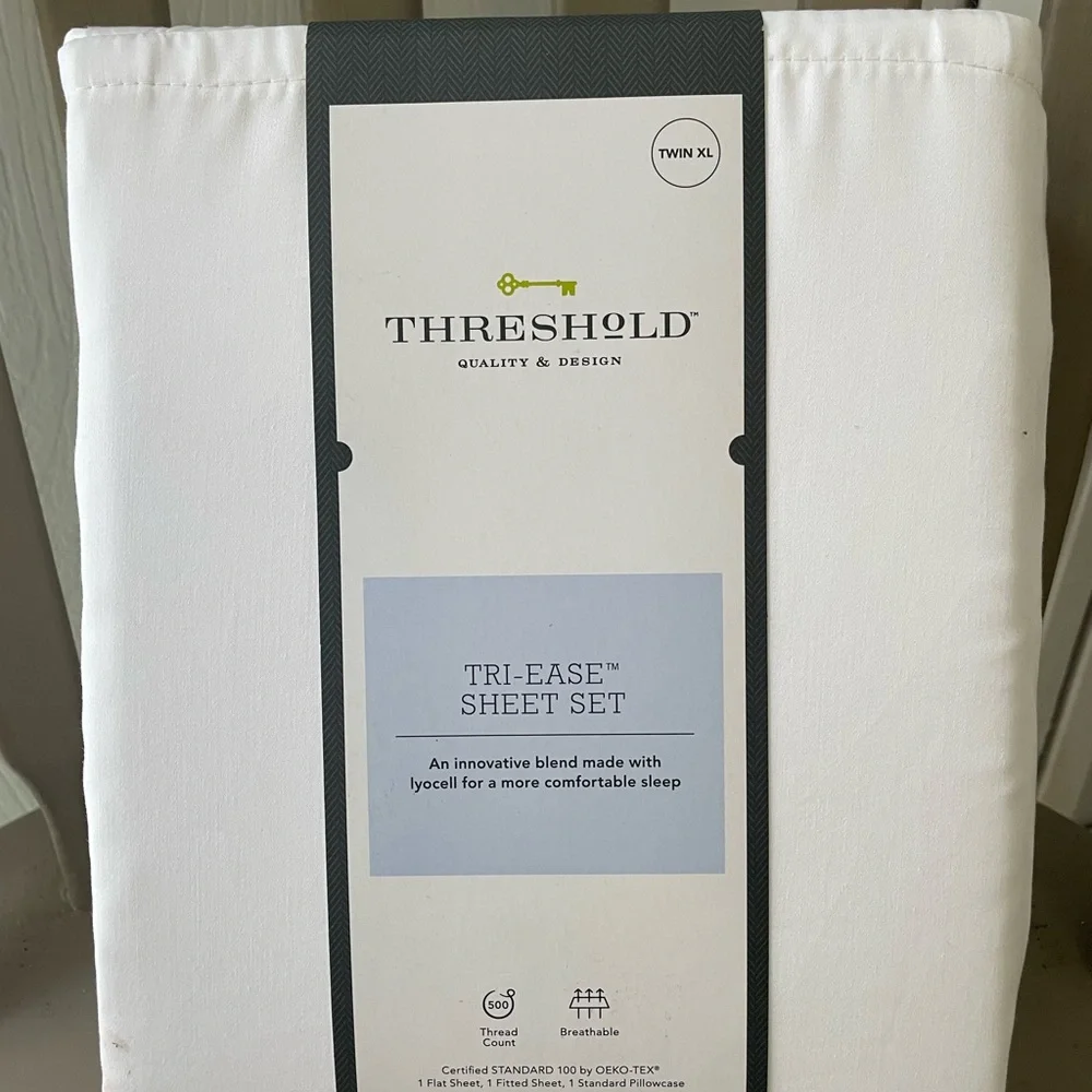Threshold Tri-Ease 500 Thread Count White Sheet Set.